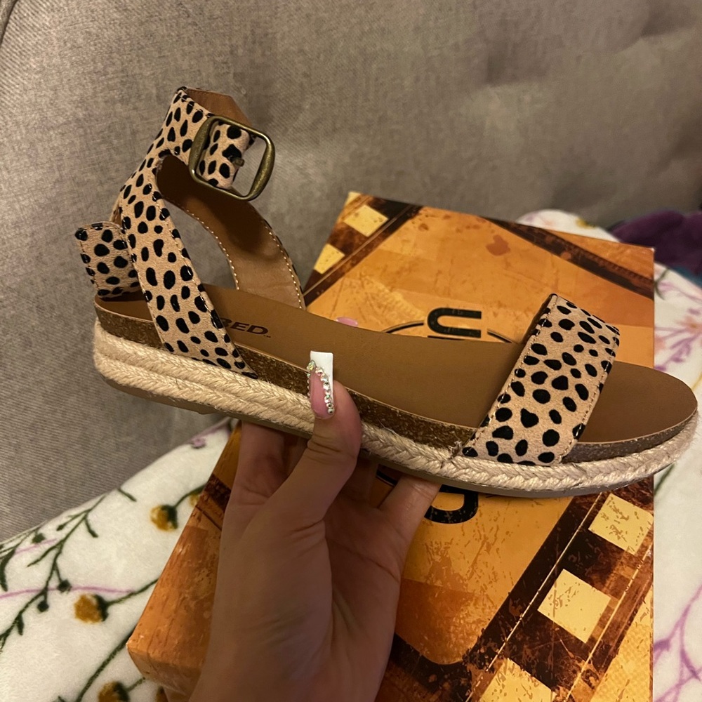 Unr8ed tacoma nat new cheetah sandals